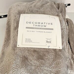 SALON de MAISON super soft GRAY DECORATIVE THROW BLANKET 50x60" - NWT